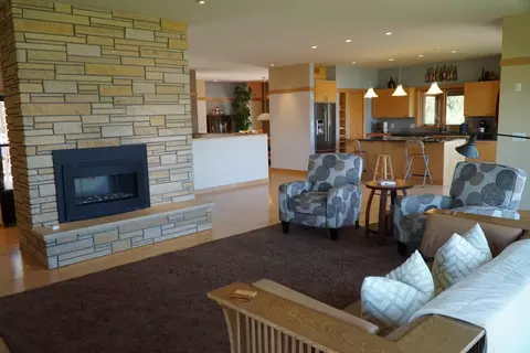 Living - 264 60th Ave NE, Willmar, MN 56201 photo 2 of 3