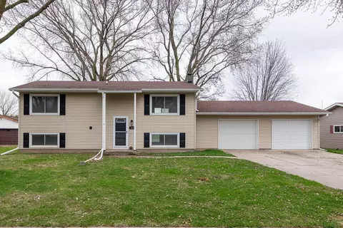 412 14th Ave NW, Waseca, MN 56093