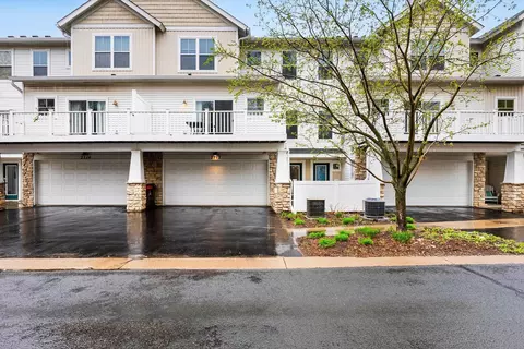 2712 New Century Pl E, Maplewood, MN 55119