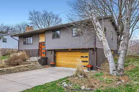 2453 Brenner St, Roseville, MN 55113
