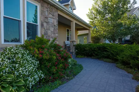 821 Birdie Ct, Mapleton, ND 58059 photo 3