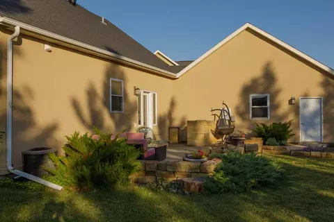 821 Birdie Ct, Mapleton, ND 58059 photo 6