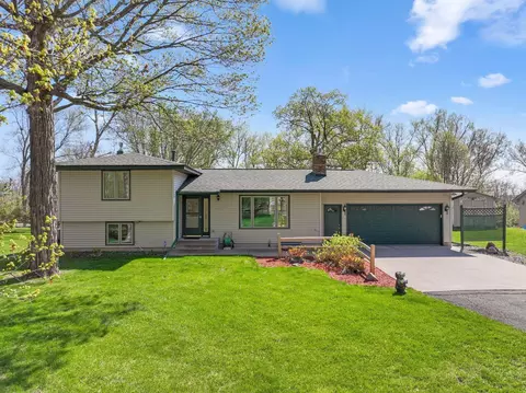 50609 Shorewood Cir E, Rush City, MN 55069