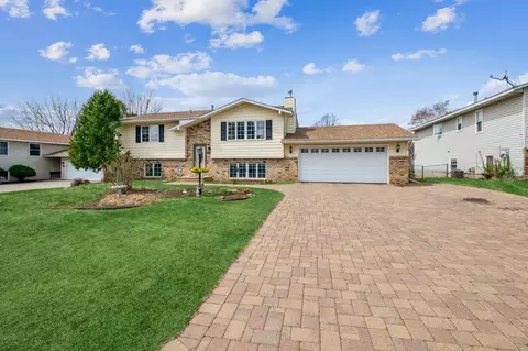 3013 Bartelmy Ln N, Maplewood, MN 55109