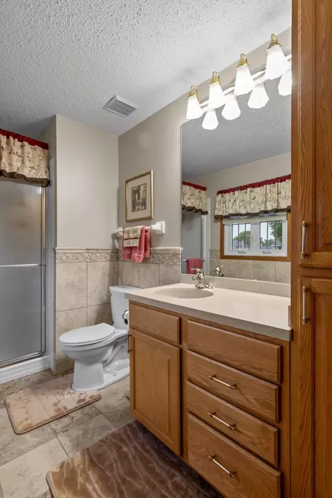 Bath - 14170 Dearborn Path, Rosemount, MN 55068 photo 4 of 8