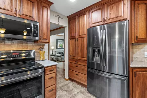 Kitchen - 14170 Dearborn Path, Rosemount, MN 55068 photo 2 of 4