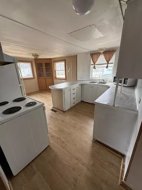 477 Maple St N, Eden Valley, MN 55329