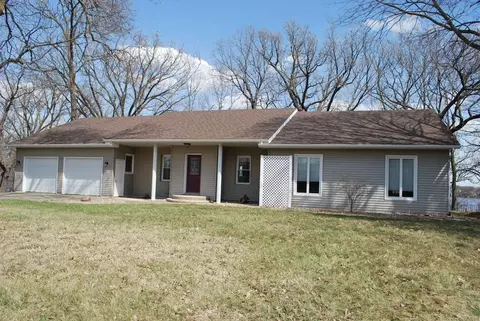767 Shoreacres Dr, Fairmont, MN 56031
