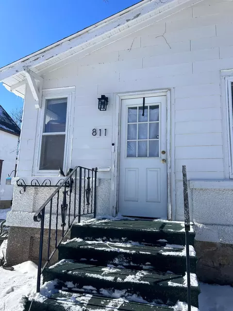 811 6th St NW, Austin, MN 55912