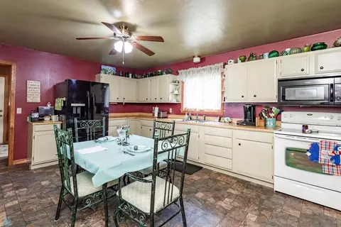 207 Jackson Ave E, Lisbon, ND 58054 photo 12