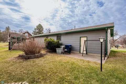 207 Jackson Ave E, Lisbon, ND 58054 photo 4