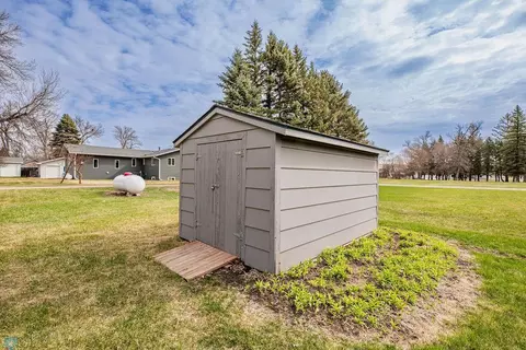 207 Jackson Ave E, Lisbon, ND 58054 photo 7