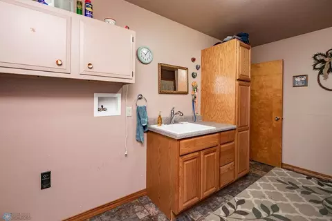 207 Jackson Ave E, Lisbon, ND 58054 photo 9