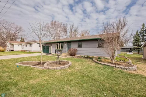 207 Jackson Ave E, Lisbon, ND 58054 photo 3