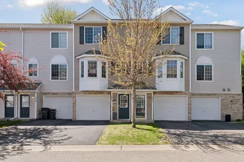 2971 Village Ct, Chanhassen, MN 55317