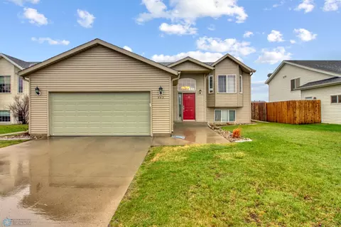 943 39 12 Ave W, West Fargo, ND 58078