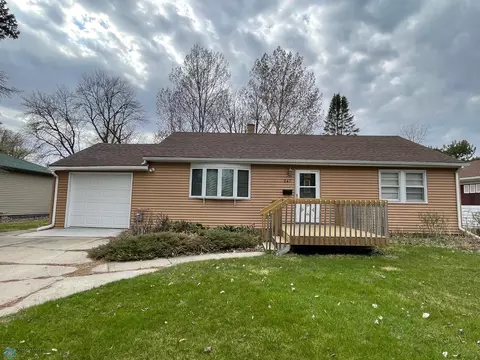 847 3rd St N, Wahpeton, ND 58075