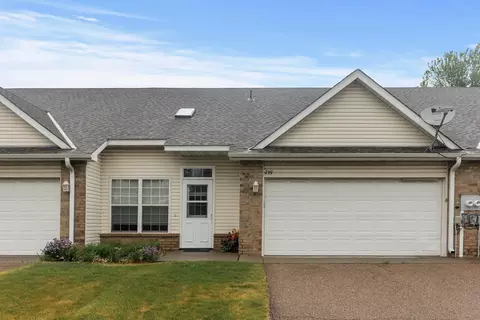 239 Appleblossom Ln E, Shakopee, MN 55379