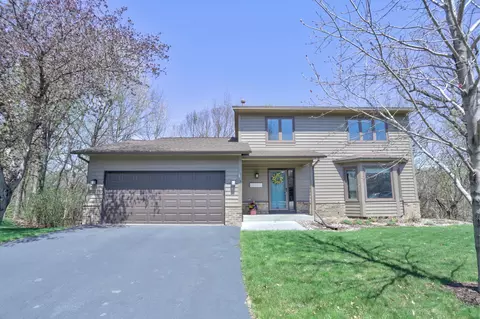 750 Saddle Wood Dr, Eagan, MN 55123