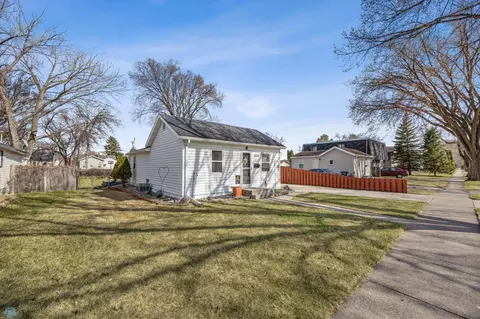 1334 14th St S, Fargo, ND 58103