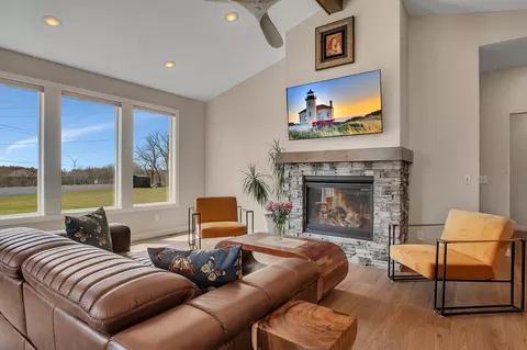 Living - 2412 Heritage Dr, Saint Cloud, MN 56301 photo 2 of 5