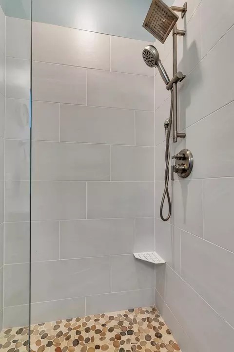 Bath - 2412 Heritage Dr, Saint Cloud, MN 56301 photo 2 of 4