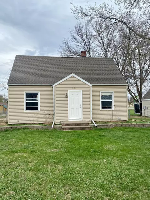 1212 Oak St, Wabasso, MN 56293