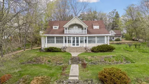 3022 Shoreline Dr, Wayzata, MN 55391