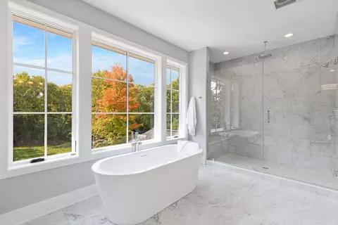 Bath - 20395 Park Pl, Deephaven, MN 55331 photo 1 of 5
