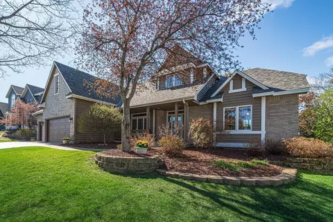 7825 W 96th St, Bloomington, MN 55438