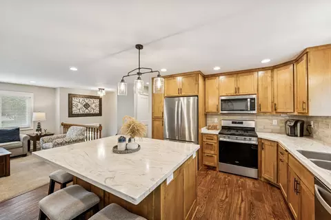 10309 Parkview Ln, Champlin, MN 55316