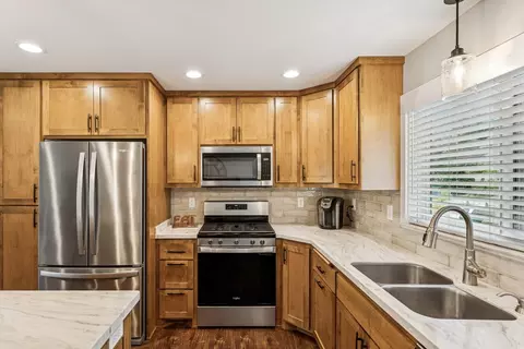 10309 Parkview Ln, Champlin, MN 55316 photo 9