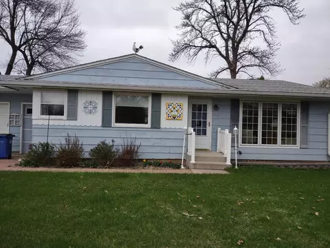 Exterior - 122 E 10th St, Madison, MN 56256 photo 2 of 5