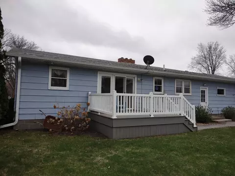 Exterior - 122 E 10th St, Madison, MN 56256 photo 3 of 5