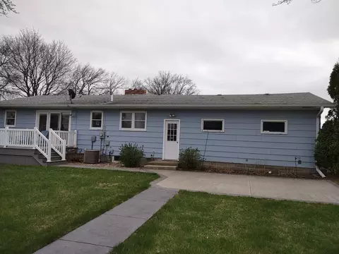 Exterior - 122 E 10th St, Madison, MN 56256 photo 4 of 5