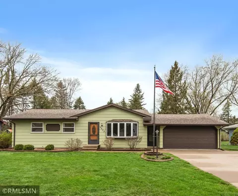 5273 Irondale Rd, Mounds View, MN 55112