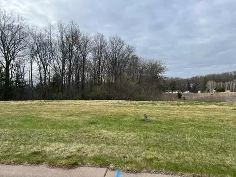 628 Cedar Ct, Lake City, MN 55041