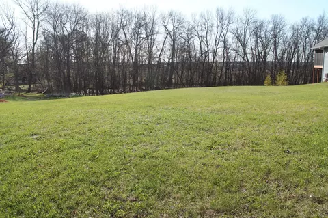 905 Orchard Heights Ct, Faribault, MN 55021