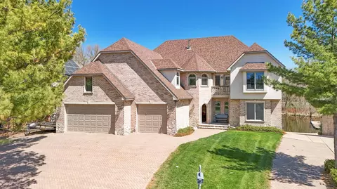 1427 Rosewood Ct, New Brighton, MN 55112
