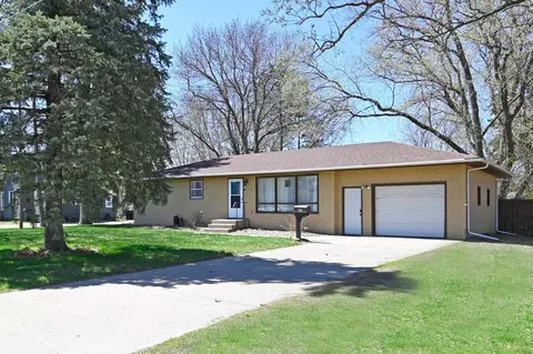 215 11th Ave N, Princeton, MN 55371