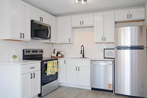 243 Cedar Lake Rd N, Minneapolis, MN 55405