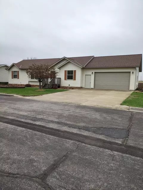 737 Hackberry St, Dawson, MN 56232 photo 2