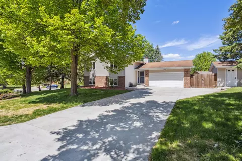 1112 Gabbert Cir, Eagan, MN 55123 photo 2