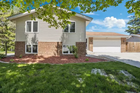 1112 Gabbert Cir, Eagan, MN 55123