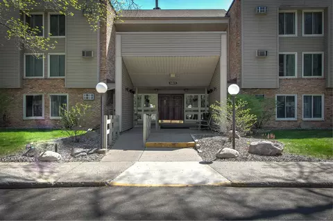 4045 Hodgson Rd #114, Shoreview, MN 55126