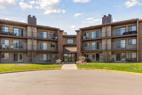 3440 Golfview Dr #124, Eagan, MN 55123