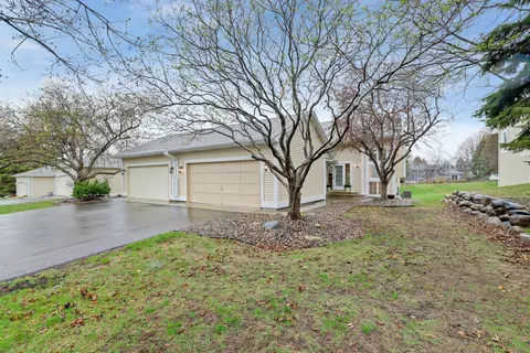 806 Winterberry Dr, Woodbury, MN 55125