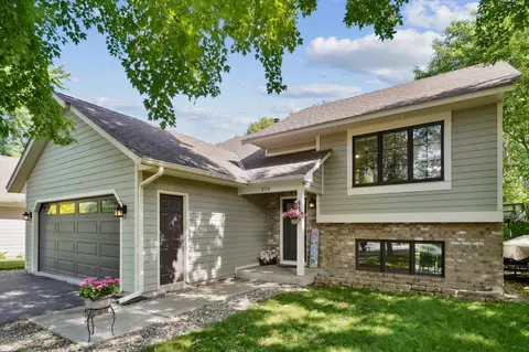 216 Wildhurst Rd, Waconia, MN 55387