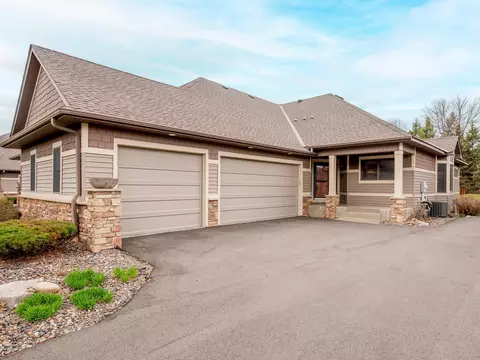 1276 Holly Ave N, Oakdale, MN 55128