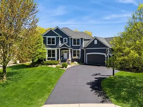1651 Deephaven Dr, Woodbury, MN 55129
